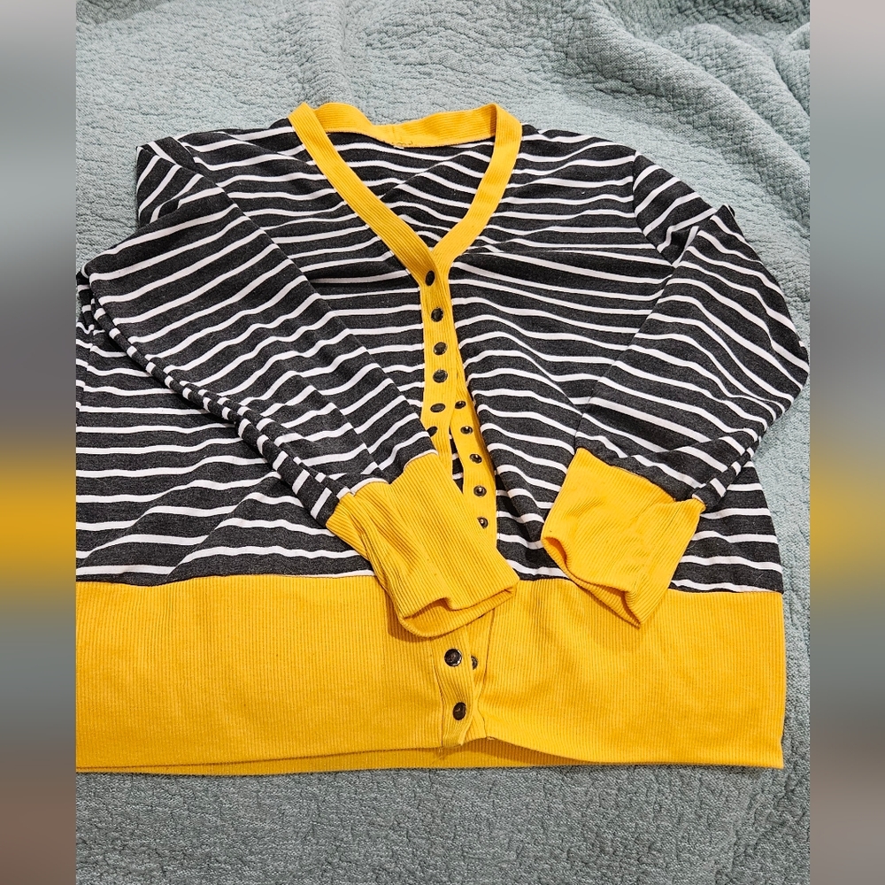 Grey and white snap cardigan with yellow accents